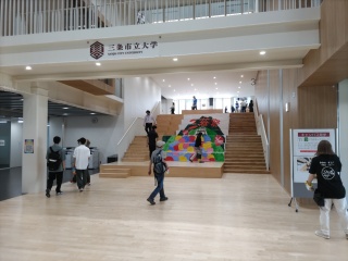 校内も階段にアピール