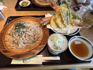 大海老天ざる蕎麦。見た目だけでウキウキします♪