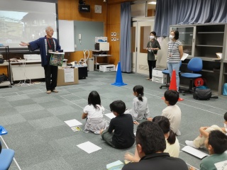 3限時は座学。塩沢の様子も学びます。講師は太田喜一郎さん。