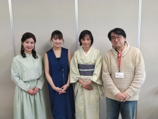 スペシャルトークショーに出演した(左から)小林綾子さん　吉本実憂さん　萱森直子さん