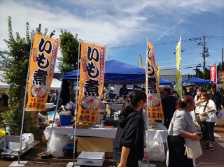 飲食ゾーンは県外からも参加「山形南陽市の芋煮」一杯650円。醬油ベースでやさしいおいしさでした！