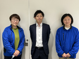 左から燕市観光協会の土橋さん、丸山さん、李さん