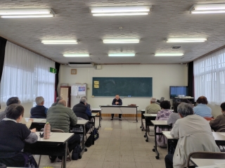 熱心に聞き入る参加者