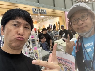 いつも陽気なヒジヤンさん(右)